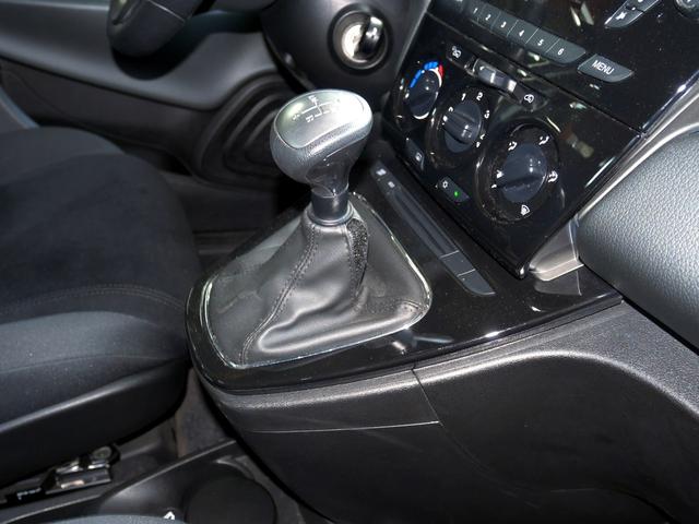 イプシロン ツインエアー　ターボ　Ｂカラー　ナビＴＶ　ＡＷ　キーレス　禁煙車（54枚目）