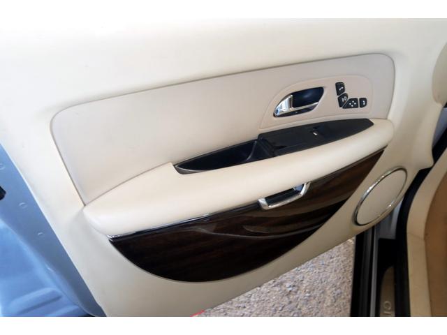 Ｃ６ シルバースタイルエディション　Ｃ６ファイナルモデル　後期型　シルバーエディション　電動サンルーフ　天張り新品張替　整備記録２０回分有　タイミングベルト　ウォーターポンプ　エンジンマウント交換済　ＪＢＬ　ＥＴＣ　ＨＩＤキセノン（39枚目）