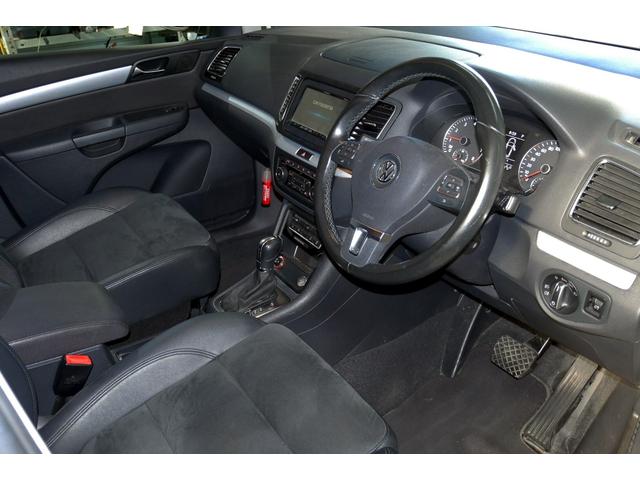 シャラン TSI コンフォートライン ナビゲーションシステム フルセグTV バックカメラ キーレス機能付鍵2個有 7人乗り3列シート 左右電動スライドドアパワーバックドア 純正アルミホイール 禁煙車 ターボ スーパーチャージャー(12枚目)