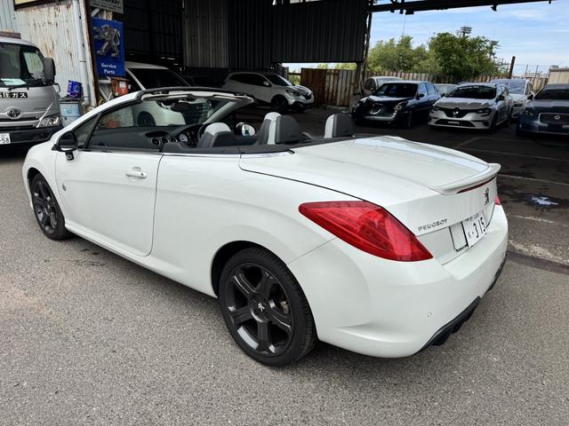 ３０８ ＣＣ　ローラン・ギャロス　特別限定車　１０００キロテスト走行済　ＲＧロゴ入り白本革パワーシート＆シートヒーター　ナビゲーションシステム　フルセグＴＶ　１８インチＡＷ　キーレス機能付き鍵２個有　ＥＴＣ　ドラレコ　禁煙車（13枚目）