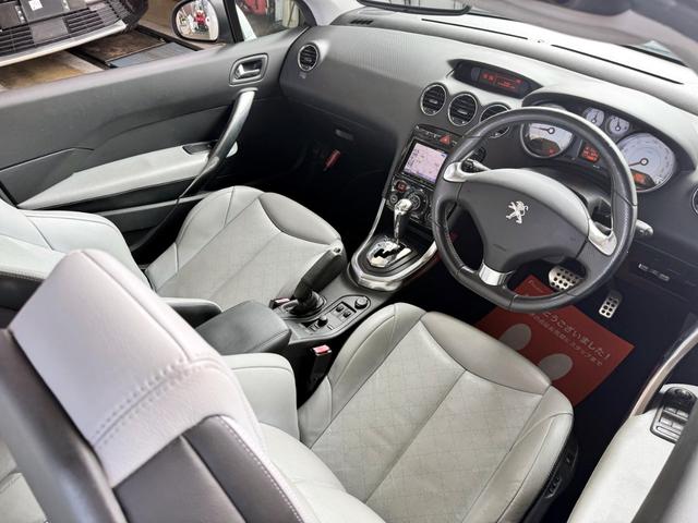 ３０８ ＣＣ　ローラン・ギャロス　特別限定車　１０００キロテスト走行済　ＲＧロゴ入り白本革パワーシート＆シートヒーター　ナビゲーションシステム　フルセグＴＶ　１８インチＡＷ　キーレス機能付き鍵２個有　ＥＴＣ　ドラレコ　禁煙車（17枚目）