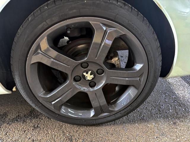 ３０８ ＣＣ　ローラン・ギャロス　特別限定車　１０００キロテスト走行済　ＲＧロゴ入り白本革パワーシート＆シートヒーター　ナビゲーションシステム　フルセグＴＶ　１８インチＡＷ　キーレス機能付き鍵２個有　ＥＴＣ　ドラレコ　禁煙車（21枚目）