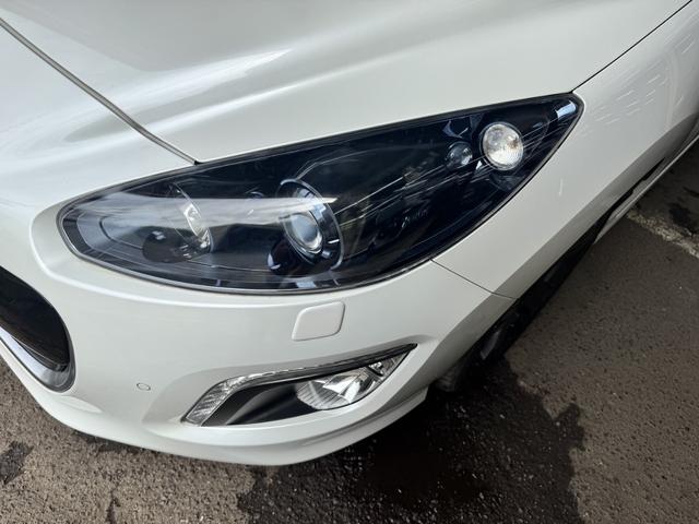 ３０８ ＣＣ　ローラン・ギャロス　特別限定車　１０００キロテスト走行済　ＲＧロゴ入り白本革パワーシート＆シートヒーター　ナビゲーションシステム　フルセグＴＶ　１８インチＡＷ　キーレス機能付き鍵２個有　ＥＴＣ　ドラレコ　禁煙車（23枚目）