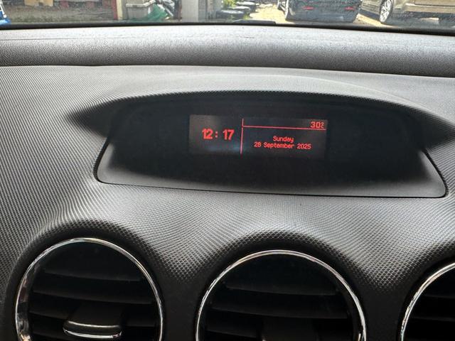 ３０８ ＣＣ　ローラン・ギャロス　特別限定車　１０００キロテスト走行済　ＲＧロゴ入り白本革パワーシート＆シートヒーター　ナビゲーションシステム　フルセグＴＶ　１８インチＡＷ　キーレス機能付き鍵２個有　ＥＴＣ　ドラレコ　禁煙車（35枚目）