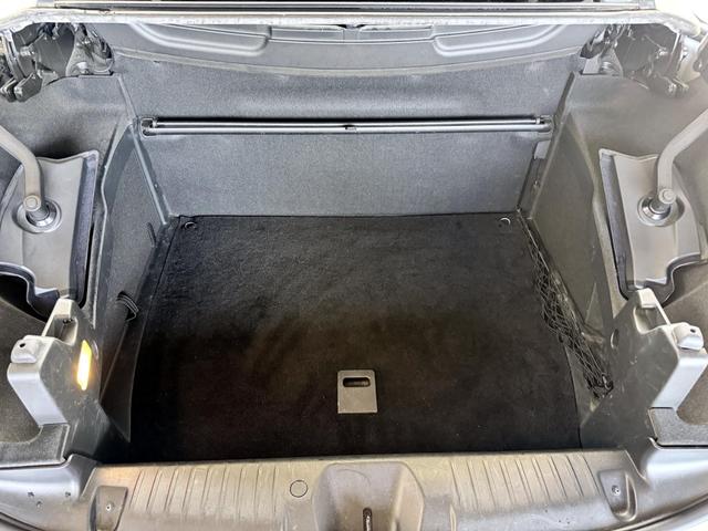 ３０８ ＣＣ　ローラン・ギャロス　特別限定車　１０００キロテスト走行済　ＲＧロゴ入り白本革パワーシート＆シートヒーター　ナビゲーションシステム　フルセグＴＶ　１８インチＡＷ　キーレス機能付き鍵２個有　ＥＴＣ　ドラレコ　禁煙車（56枚目）