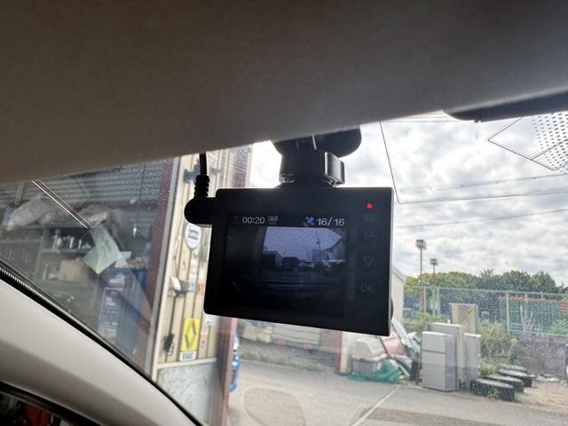 ３０８ ＣＣ　ローラン・ギャロス　特別限定車　１０００キロテスト走行済　ＲＧロゴ入り白本革パワーシート＆シートヒーター　ナビゲーションシステム　フルセグＴＶ　１８インチＡＷ　キーレス機能付き鍵２個有　ＥＴＣ　ドラレコ　禁煙車（62枚目）