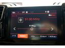 ダッシュボード中央には8インチタッチスクリーンが配され、エアコン操作、メディア再生、ナビゲーション(オプション)など多彩な情報を指先で直感的にコントロールできる
