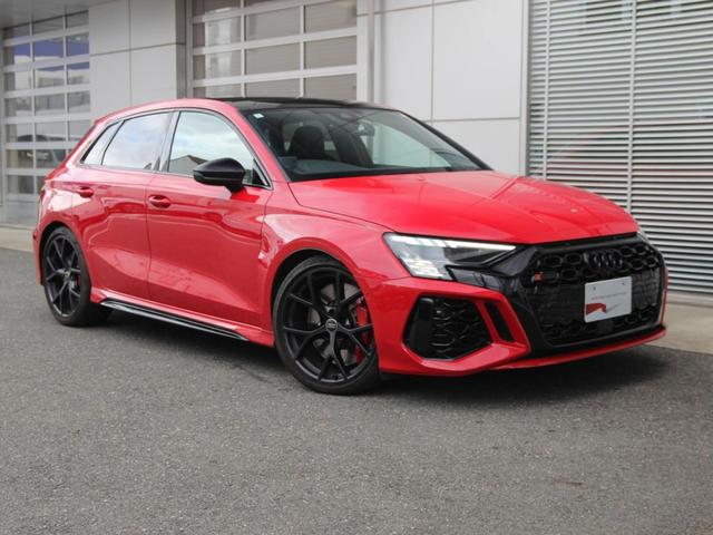RS3スポーツバック ベースグレード ファインナッパレザー/RSデザインパッケージレッド/RSダンピングサスペンション/RSスポーツエキゾーストシステム/パノラマサンルーフ/Bang & Olufsen 3Dサウンドシステム(6枚目)