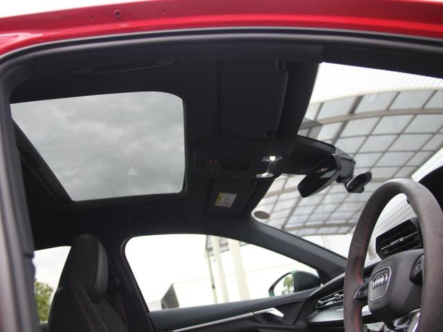 RS3スポーツバック ベースグレード ファインナッパレザー/RSデザインパッケージレッド/RSダンピングサスペンション/RSスポーツエキゾーストシステム/パノラマサンルーフ/Bang & Olufsen 3Dサウンドシステム(12枚目)