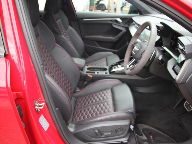 RS3スポーツバック ベースグレード ファインナッパレザー/RSデザインパッケージレッド/RSダンピングサスペンション/RSスポーツエキゾーストシステム/パノラマサンルーフ/Bang & Olufsen 3Dサウンドシステム(13枚目)