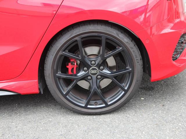 RS3スポーツバック ベースグレード ファインナッパレザー/RSデザインパッケージレッド/RSダンピングサスペンション/RSスポーツエキゾーストシステム/パノラマサンルーフ/Bang & Olufsen 3Dサウンドシステム(20枚目)