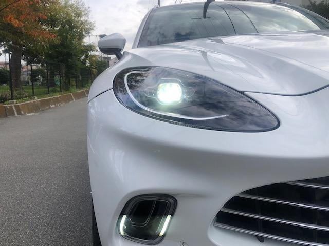 DBX ベースグレード 4、0 V8 4WD 黒革前後ベンチレーションシート シートヒーター ナビ TV 全方位モニター パノラマガラスルーフ パワーテールゲート パドルシフト 22インチアルミ レッドキャリパー(6枚目)