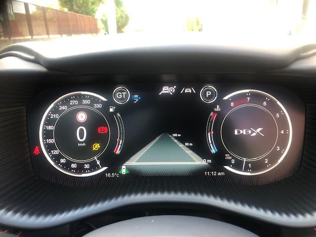 DBX ベースグレード 4、0 V8 4WD 黒革前後ベンチレーションシート シートヒーター ナビ TV 全方位モニター パノラマガラスルーフ パワーテールゲート パドルシフト 22インチアルミ レッドキャリパー(37枚目)