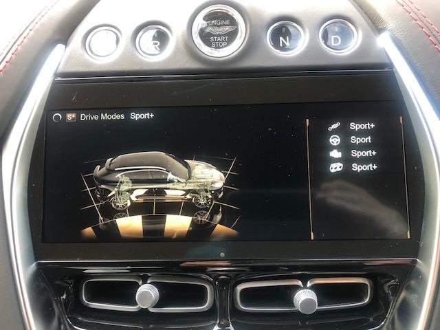 DBX ベースグレード 4、0 V8 4WD 黒革前後ベンチレーションシート シートヒーター ナビ TV 全方位モニター パノラマガラスルーフ パワーテールゲート パドルシフト 22インチアルミ レッドキャリパー(41枚目)