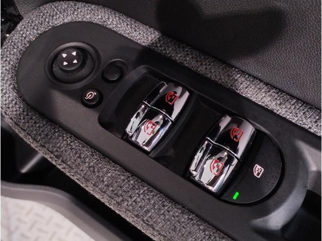 ＭＩＮＩ クーパーＤ　クロスオーバー　クラシック・トリム　１オーナー　後期モデル　液晶メーター　衝突軽減ブレーキ　バックカメラ　アンビエントライト　パーキングアシスト　シートヒーター　ＬＥＤヘッドライト　クルーズコントロール　Ｂｌｕｅｔｏｏｔｈ　ミラーＥＴＣ（69枚目）