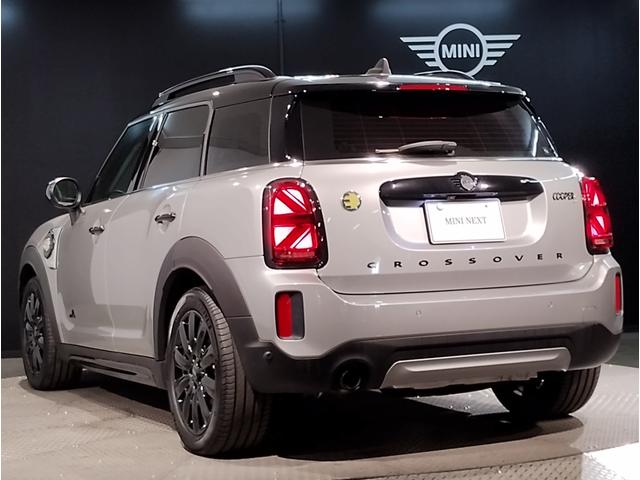 ＭＩＮＩ クパＳＥクロスオバオル４プレミアム＋Ｐクラシクトリム　後期モデル　茶革シート　シートヒーター　バックカメラ　追従式クルーズコントロール　ＯＰ１８インチＡＷ　インテリジェントセーフティー　アンビエントライト　ＬＥＤヘッドライト　コンフォートアクセス（7枚目）
