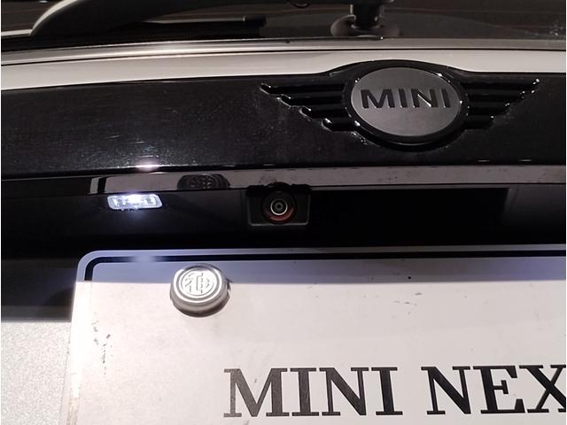 ＭＩＮＩ クパＳＥクロスオバオル４プレミアム＋Ｐクラシクトリム　後期モデル　茶革シート　シートヒーター　バックカメラ　追従式クルーズコントロール　ＯＰ１８インチＡＷ　インテリジェントセーフティー　アンビエントライト　ＬＥＤヘッドライト　コンフォートアクセス（25枚目）