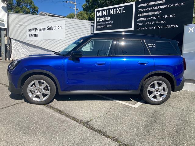 ＭＩＮＩ カントリーマンＤ　クラシック・トリム　弊社デモレンタ　メモリ機能付パワーシート　運転席マッサージ機能　ハーマンカードンサウンド　シートヒーター　ステアリングヒーターヘッドアップディスプレイ　追従型クルコン　全周囲カメラ　バックカメラ（5枚目）