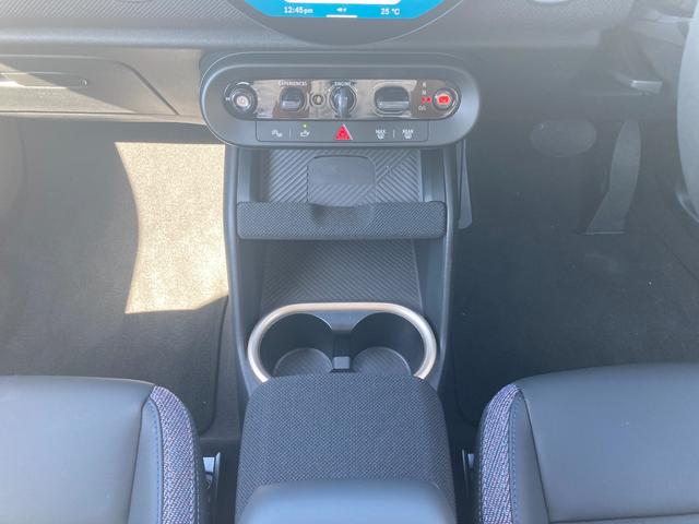 ＭＩＮＩ カントリーマンＤ　クラシック・トリム　弊社デモレンタ　メモリ機能付パワーシート　運転席マッサージ機能　ハーマンカードンサウンド　シートヒーター　ステアリングヒーターヘッドアップディスプレイ　追従型クルコン　全周囲カメラ　バックカメラ（11枚目）