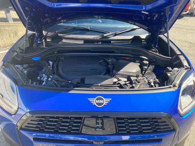 ＭＩＮＩ カントリーマンＤ　クラシック・トリム　弊社デモレンタ　メモリ機能付パワーシート　運転席マッサージ機能　ハーマンカードンサウンド　シートヒーター　ステアリングヒーターヘッドアップディスプレイ　追従型クルコン　全周囲カメラ　バックカメラ（17枚目）