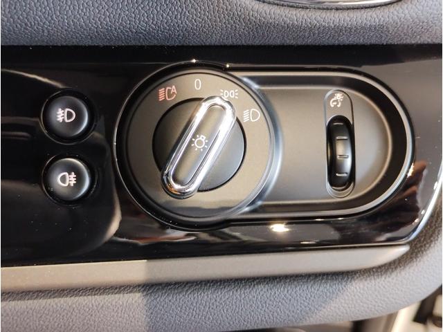 ＭＩＮＩ クーパーＳ　Ｅ　クロスオーバー　オール４　純正ＨＤＤナビ　バックカメラ　コーナーセンサー　追従型クルコン　電動リアゲート　シートヒーター　ＬＥＤヘッドライト　ＬＥＤフォグランプ　コンフォートアクセス　衝突警告　歩行者警告　純正１８インチアルミ（54枚目）