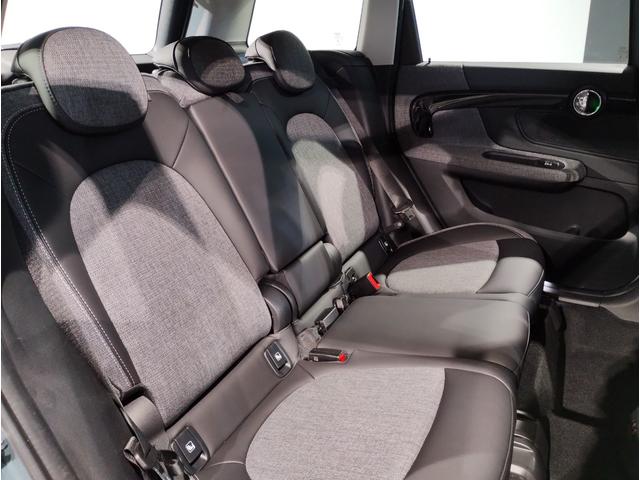 MINI クーパーDクロスオーバープレミアム+Pクラシクトリム 後期モデル 1オーナー シートヒーター ハーフレザーシート デジタルメーター 電動リアゲート アクティブクルーズコントロール 純正HDDナビ バックカメラ 障害物センサー LED ETC 純正17AW(16枚目)