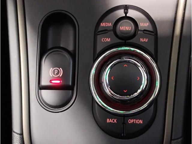 MINI クーパーDクロスオーバープレミアム+Pクラシクトリム 後期モデル 1オーナー シートヒーター ハーフレザーシート デジタルメーター 電動リアゲート アクティブクルーズコントロール 純正HDDナビ バックカメラ 障害物センサー LED ETC 純正17AW(36枚目)