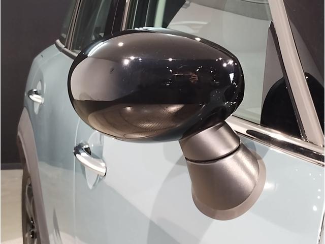 MINI クーパーDクロスオーバープレミアム+Pクラシクトリム 後期モデル 1オーナー シートヒーター ハーフレザーシート デジタルメーター 電動リアゲート アクティブクルーズコントロール 純正HDDナビ バックカメラ 障害物センサー LED ETC 純正17AW(51枚目)