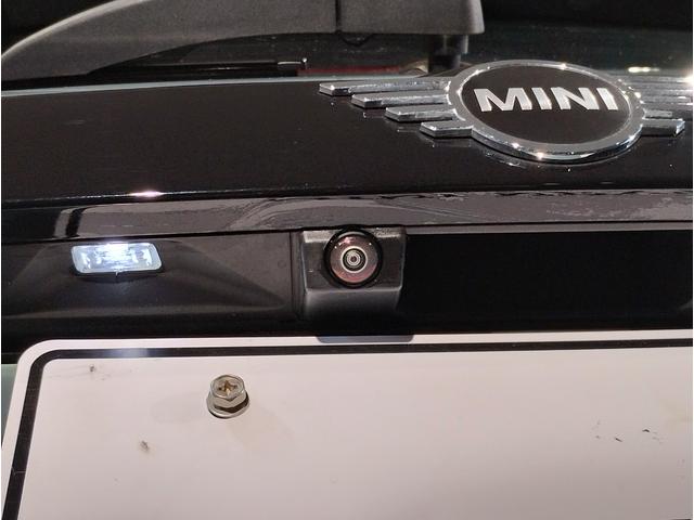 MINI クーパーDクロスオーバープレミアム+Pクラシクトリム 後期モデル 1オーナー シートヒーター ハーフレザーシート デジタルメーター 電動リアゲート アクティブクルーズコントロール 純正HDDナビ バックカメラ 障害物センサー LED ETC 純正17AW(55枚目)