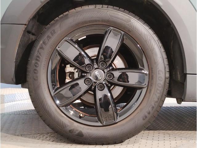 MINI クーパーDクロスオーバープレミアム+Pクラシクトリム 後期モデル 1オーナー シートヒーター ハーフレザーシート デジタルメーター 電動リアゲート アクティブクルーズコントロール 純正HDDナビ バックカメラ 障害物センサー LED ETC 純正17AW(61枚目)