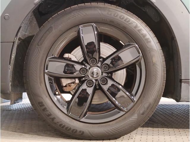 MINI クーパーDクロスオーバープレミアム+Pクラシクトリム 後期モデル 1オーナー シートヒーター ハーフレザーシート デジタルメーター 電動リアゲート アクティブクルーズコントロール 純正HDDナビ バックカメラ 障害物センサー LED ETC 純正17AW(63枚目)