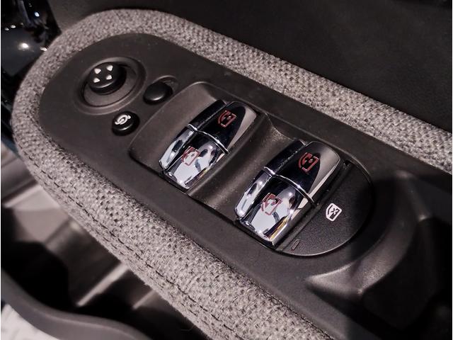 MINI クーパーSD クロスオーバー オール4 後期モデル 1オーナー ハーフレザーシート シートヒーター デジタルメーター 純正HDDナビ バックカメラ 障害物センサ 追従式クルコン LEDヘッドライト ETC 純正18AW コンフォートアクセス(41枚目)