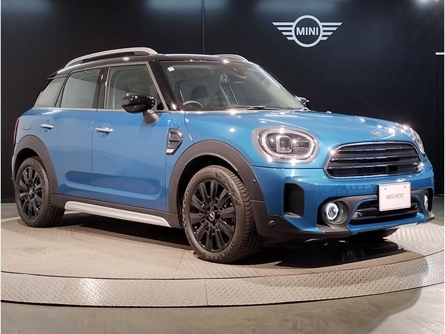 ＭＩＮＩ クーパーＤクロスオーバープレミアム＋Ｐクラシクトリム　後期モデル　電動リアゲート　追従式クルーズコントロール　液晶メーター　バックカメラ　ＬＥＤヘッドライト　衝突軽減ブレーキ　コーナーセンサー　シートヒーター　純正ナビ　ワイヤレス充電（10枚目）