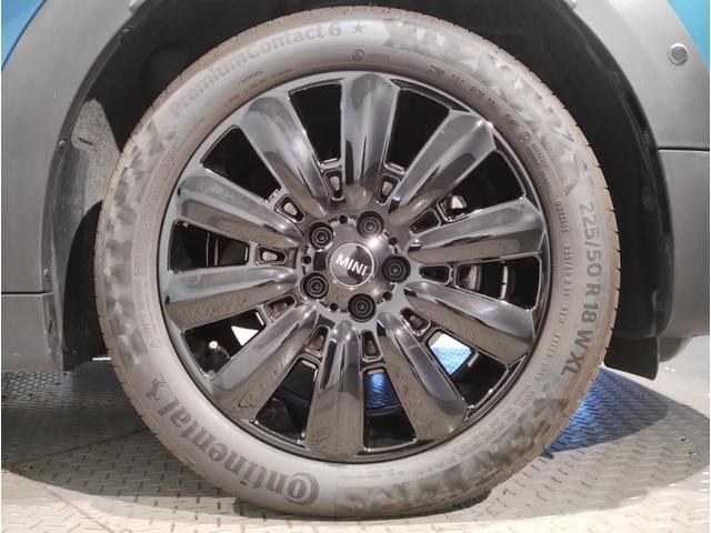 ＭＩＮＩ クーパーＤクロスオーバープレミアム＋Ｐクラシクトリム　後期モデル　電動リアゲート　追従式クルーズコントロール　液晶メーター　バックカメラ　ＬＥＤヘッドライト　衝突軽減ブレーキ　コーナーセンサー　シートヒーター　純正ナビ　ワイヤレス充電（17枚目）