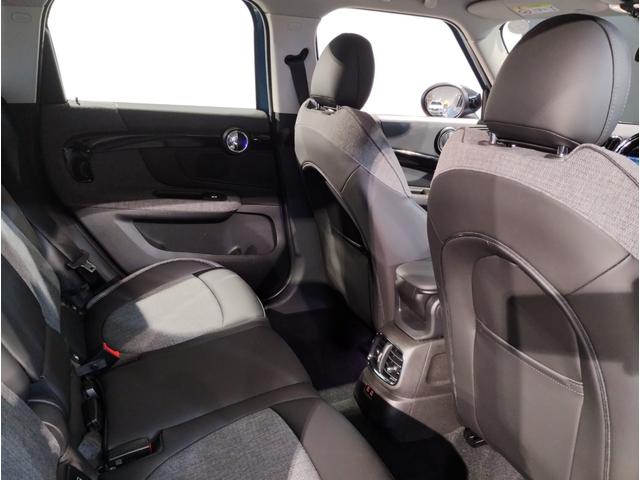 ＭＩＮＩ クーパーＤクロスオーバープレミアム＋Ｐクラシクトリム　後期モデル　電動リアゲート　追従式クルーズコントロール　液晶メーター　バックカメラ　ＬＥＤヘッドライト　衝突軽減ブレーキ　コーナーセンサー　シートヒーター　純正ナビ　ワイヤレス充電（31枚目）