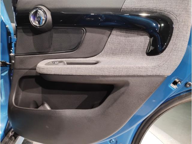 ＭＩＮＩ クーパーＤクロスオーバープレミアム＋Ｐクラシクトリム　後期モデル　電動リアゲート　追従式クルーズコントロール　液晶メーター　バックカメラ　ＬＥＤヘッドライト　衝突軽減ブレーキ　コーナーセンサー　シートヒーター　純正ナビ　ワイヤレス充電（38枚目）