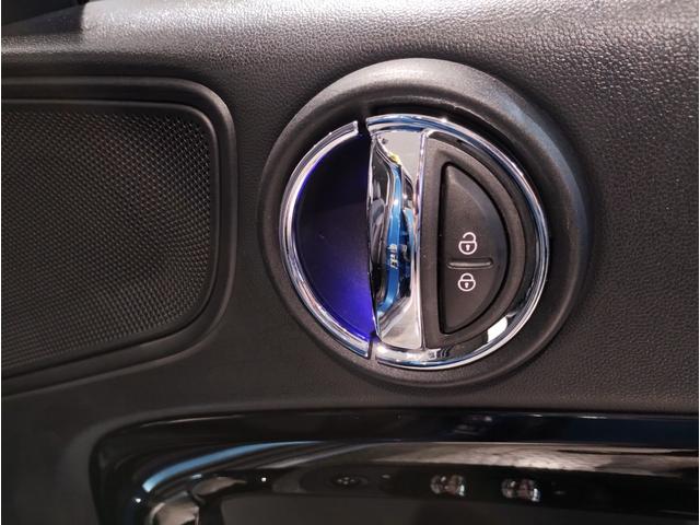 ＭＩＮＩ クーパーＤクロスオーバープレミアム＋Ｐクラシクトリム　後期モデル　電動リアゲート　追従式クルーズコントロール　液晶メーター　バックカメラ　ＬＥＤヘッドライト　衝突軽減ブレーキ　コーナーセンサー　シートヒーター　純正ナビ　ワイヤレス充電（41枚目）