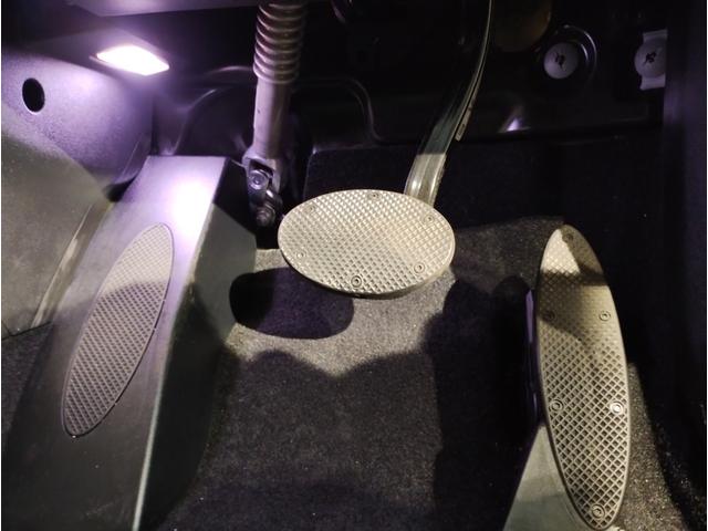 ＭＩＮＩ クーパーＤクロスオーバープレミアム＋Ｐクラシクトリム　後期モデル　電動リアゲート　追従式クルーズコントロール　液晶メーター　バックカメラ　ＬＥＤヘッドライト　衝突軽減ブレーキ　コーナーセンサー　シートヒーター　純正ナビ　ワイヤレス充電（43枚目）