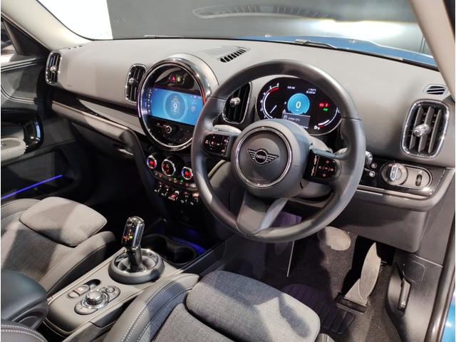 ＭＩＮＩ クーパーＤクロスオーバープレミアム＋Ｐクラシクトリム　後期モデル　電動リアゲート　追従式クルーズコントロール　液晶メーター　バックカメラ　ＬＥＤヘッドライト　衝突軽減ブレーキ　コーナーセンサー　シートヒーター　純正ナビ　ワイヤレス充電（44枚目）