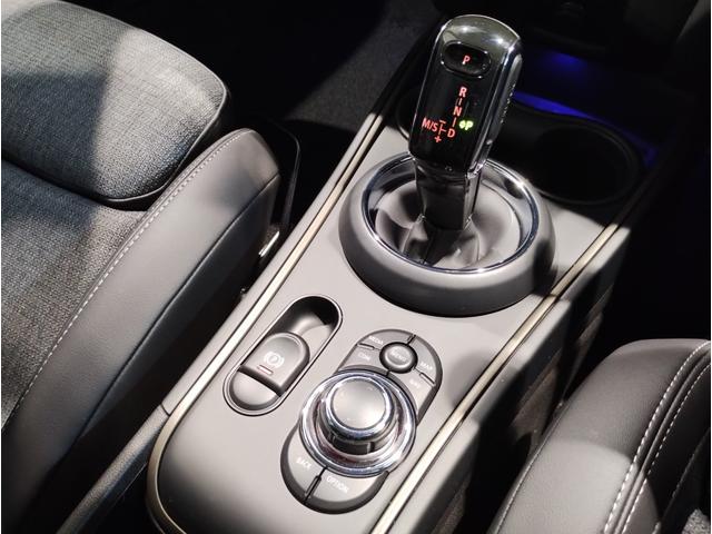 ＭＩＮＩ クーパーＤクロスオーバープレミアム＋Ｐクラシクトリム　後期モデル　電動リアゲート　追従式クルーズコントロール　液晶メーター　バックカメラ　ＬＥＤヘッドライト　衝突軽減ブレーキ　コーナーセンサー　シートヒーター　純正ナビ　ワイヤレス充電（46枚目）