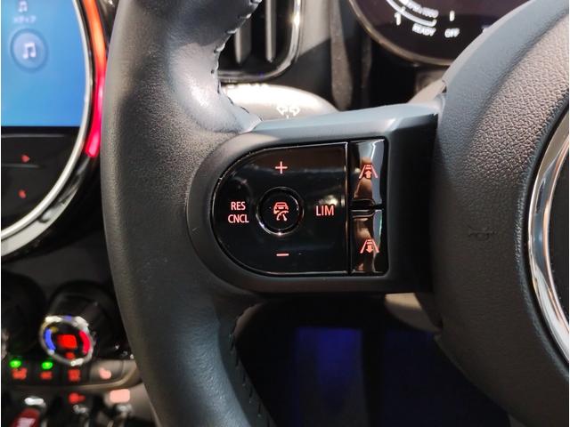 ＭＩＮＩ クーパーＤクロスオーバープレミアム＋Ｐクラシクトリム　後期モデル　電動リアゲート　追従式クルーズコントロール　液晶メーター　バックカメラ　ＬＥＤヘッドライト　衝突軽減ブレーキ　コーナーセンサー　シートヒーター　純正ナビ　ワイヤレス充電（56枚目）