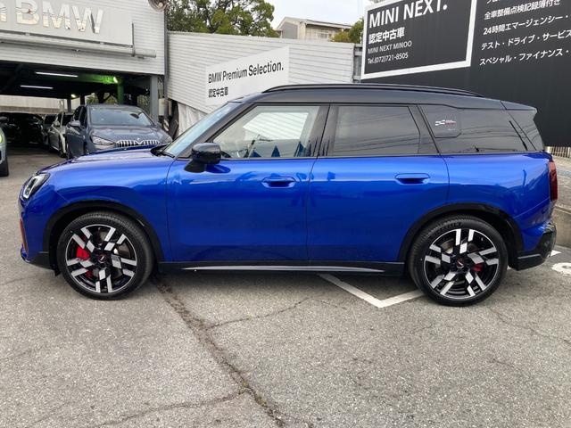 MINI ジョンクーパーワークス カントリーマンオール4JCW 弊社デモカー JCW専用20インチアルミ メモリ機能付パワーシート シートヒーター ヘッドアップディスプレイ パドルシフト ワイヤレス充電 LEDヘッドライト 追従型クルコン JCW専用キャリパー(5枚目)