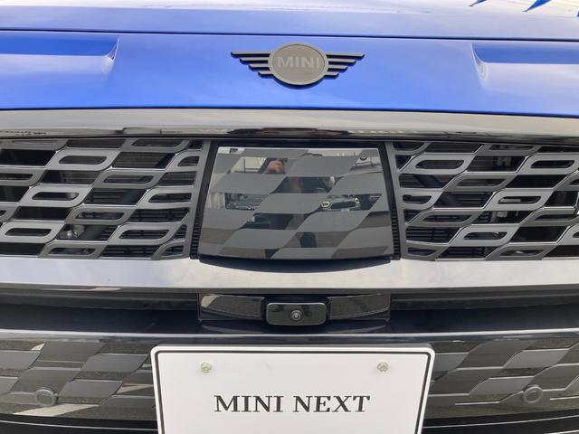 MINI ジョンクーパーワークス カントリーマンオール4JCW 弊社デモカー JCW専用20インチアルミ メモリ機能付パワーシート シートヒーター ヘッドアップディスプレイ パドルシフト ワイヤレス充電 LEDヘッドライト 追従型クルコン JCW専用キャリパー(25枚目)