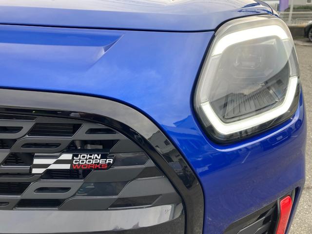 MINI ジョンクーパーワークス カントリーマンオール4JCW 弊社デモカー JCW専用20インチアルミ メモリ機能付パワーシート シートヒーター ヘッドアップディスプレイ パドルシフト ワイヤレス充電 LEDヘッドライト 追従型クルコン JCW専用キャリパー(26枚目)
