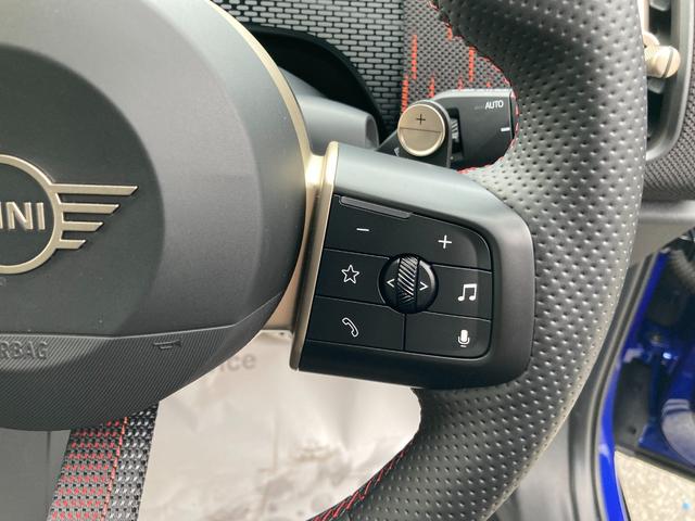 MINI ジョンクーパーワークス カントリーマンオール4JCW 弊社デモカー JCW専用20インチアルミ メモリ機能付パワーシート シートヒーター ヘッドアップディスプレイ パドルシフト ワイヤレス充電 LEDヘッドライト 追従型クルコン JCW専用キャリパー(42枚目)