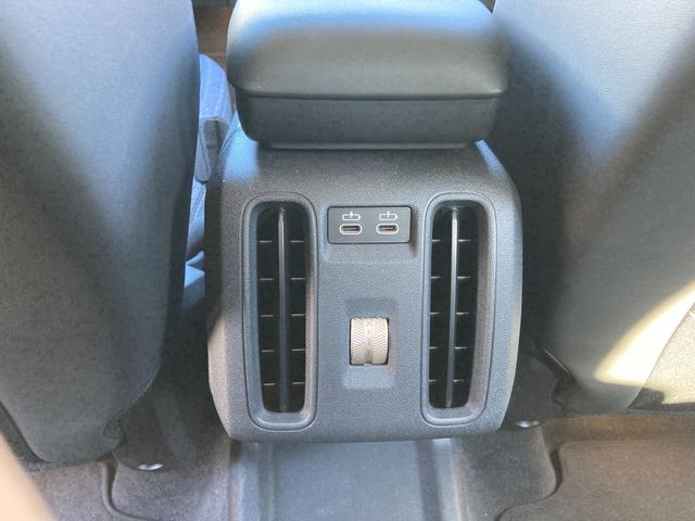 MINI カントリーマンD クラシック・トリム 弊社デモカー ヘッドアップディスプレイ シートヒーター ステアリングヒーター 純正18インチアルミ 電動リアゲート 追従型クルーズコントロール 全周囲カメラ ワイヤレス充電 LEDヘッドライト U25(12枚目)