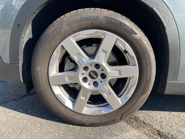 MINI カントリーマンD クラシック・トリム 弊社デモカー ヘッドアップディスプレイ シートヒーター ステアリングヒーター 純正18インチアルミ 電動リアゲート 追従型クルーズコントロール 全周囲カメラ ワイヤレス充電 LEDヘッドライト U25(19枚目)