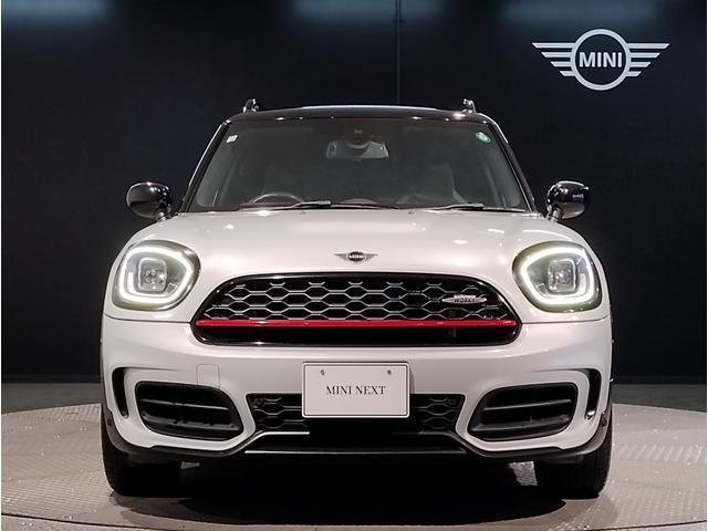 MINI ジョンクーパーワークス クロスオーバー 1オーナー 電動リアゲート ヘッドアップディスプレイ バックカメラ シートヒーター 19インチAW 衝突軽減ブレーキ Bluetooth 半革 純正ナビ パドルシフト 追従式クルーズコントロール(5枚目)