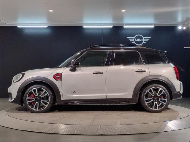 MINI ジョンクーパーワークス クロスオーバー 1オーナー 電動リアゲート ヘッドアップディスプレイ バックカメラ シートヒーター 19インチAW 衝突軽減ブレーキ Bluetooth 半革 純正ナビ パドルシフト 追従式クルーズコントロール(6枚目)