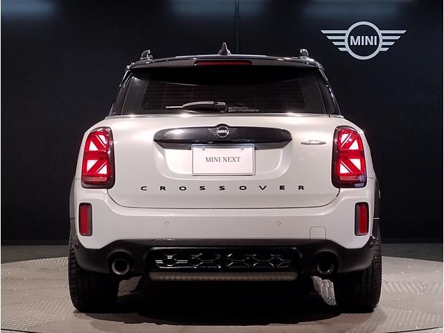 MINI ジョンクーパーワークス クロスオーバー 1オーナー 電動リアゲート ヘッドアップディスプレイ バックカメラ シートヒーター 19インチAW 衝突軽減ブレーキ Bluetooth 半革 純正ナビ パドルシフト 追従式クルーズコントロール(8枚目)